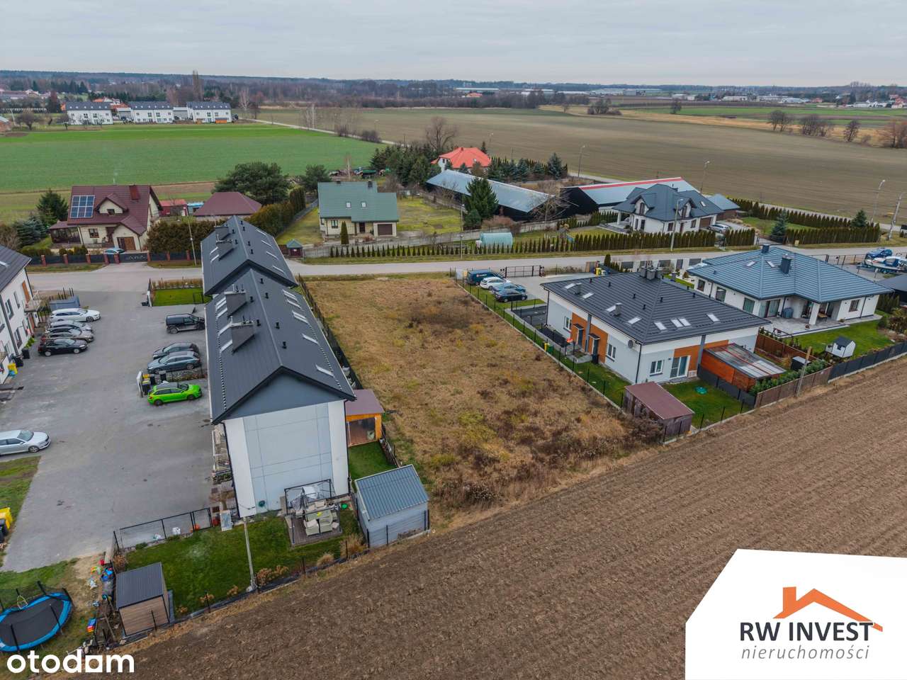 Działka budowlana 1050m2 - wszystkie media przy działce-1