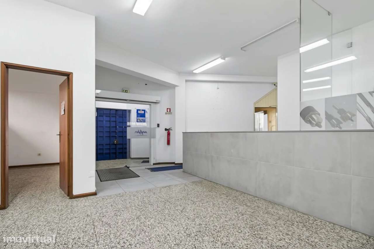 Armazém / Edifício Industrial com 1.800 m² | Avintes – Frente à N222-18