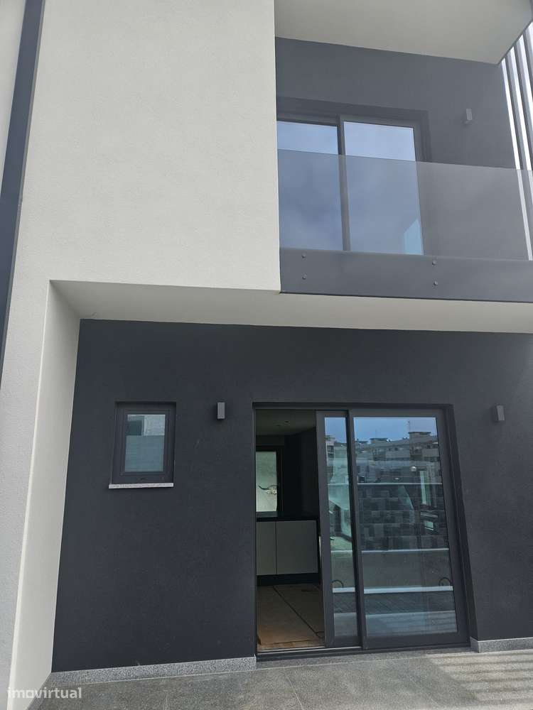 Moradia T4 com Piscina e Jardim-13