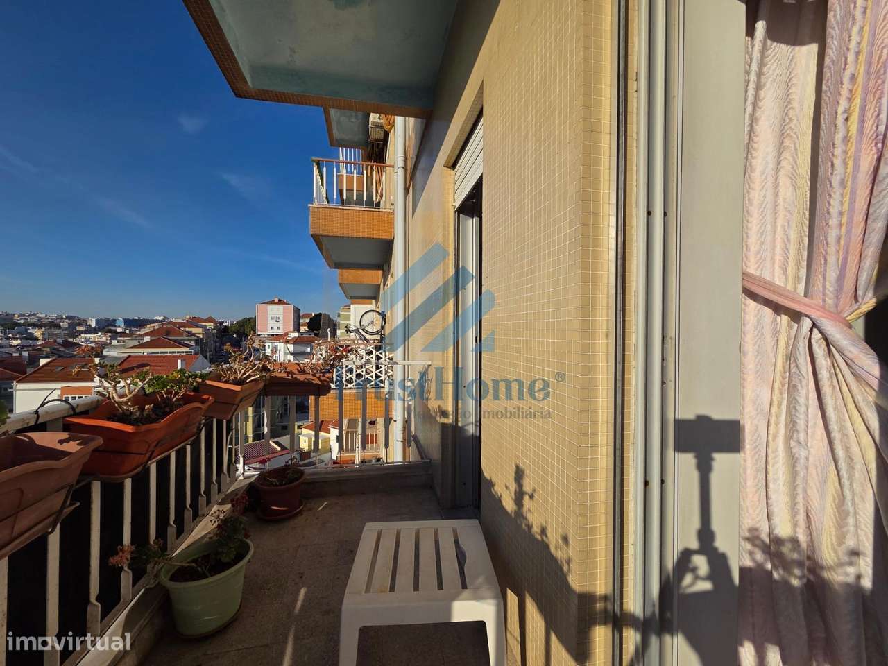 T3 com varanda e vista panorâmica sobre o Parque da Paz – Almada-19