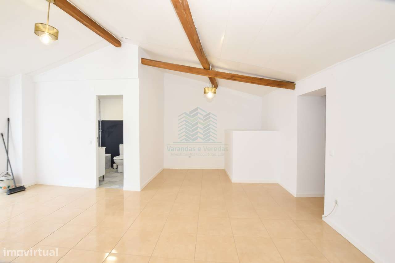 Moradia T3 + 1 Renovada + Garagem + Moradia em ruinas e diversos anexo-1