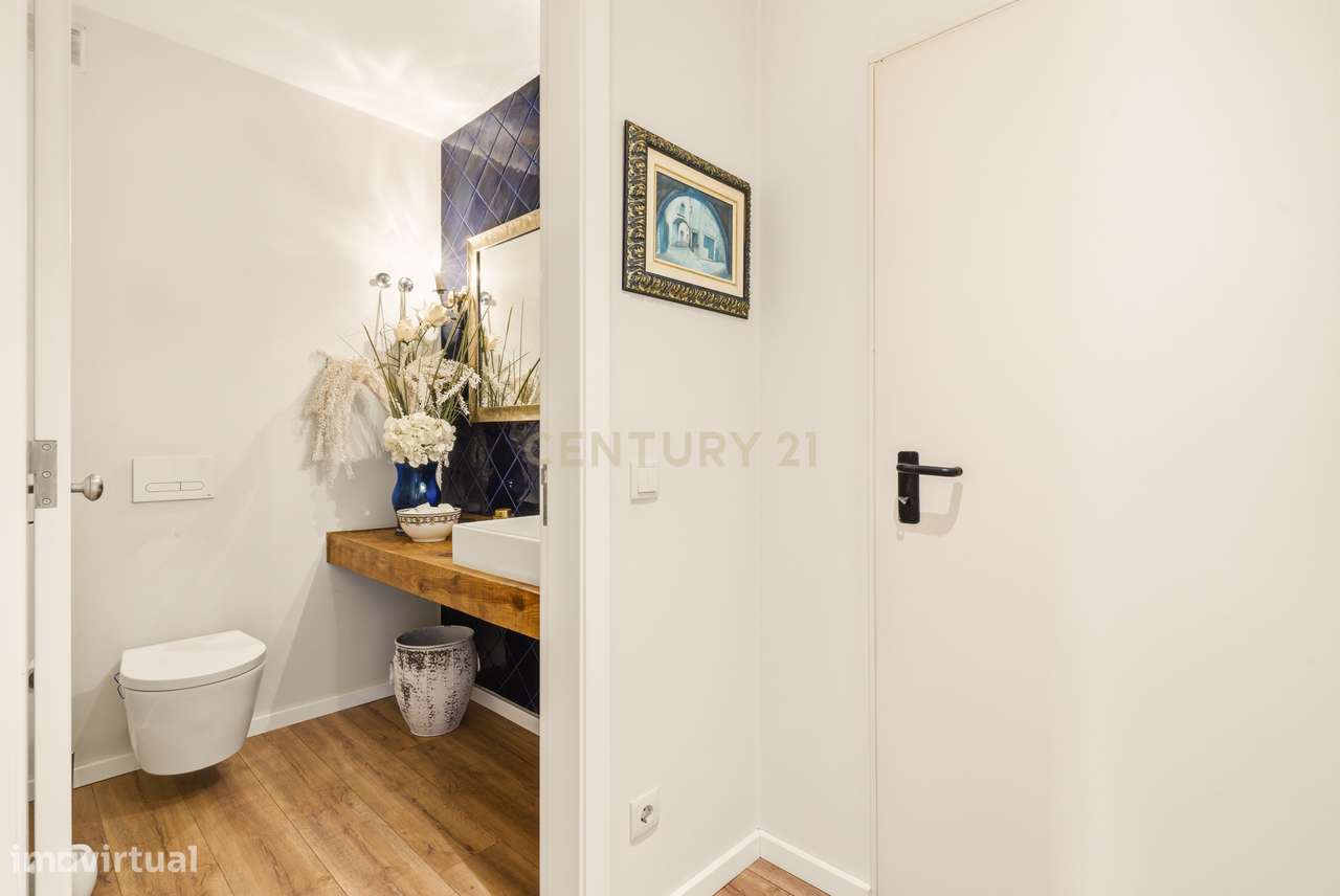 Quintinha T4 com edificação contemporânea no coração do Oeste, com ter-7