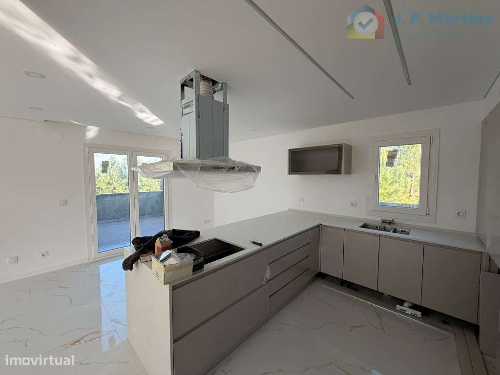 Moradia isolada, T4 com 4 suítes, piscina e garagem em Pinhal General - Grande imagem: 5/46