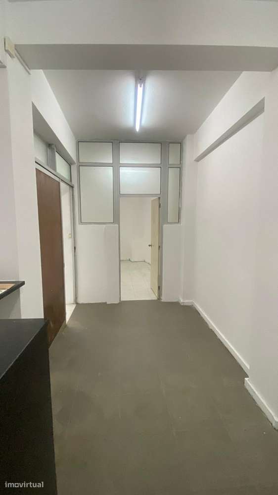 Loja com 123m2 - com contrato de arrendamento, ideal para investidores-5