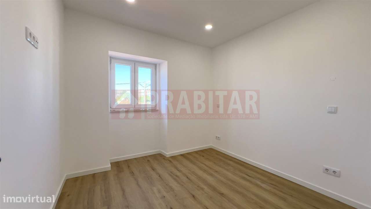 T2 RENOVADO COM LOGRADOURO EXCLUSIVO | CASAlS | COIMBRA-8