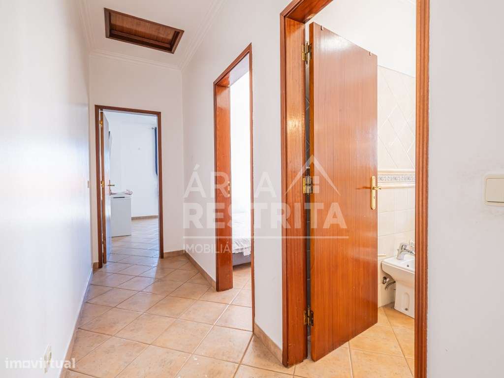 Moradia Geminada T3 com Garagem, Excelentes Áreas e Localização Pri...-39
