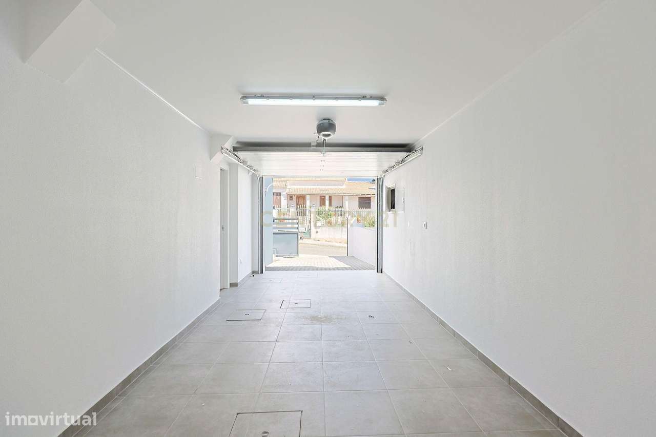 Moradia T4 em Charneca de Caparica, Almada-41