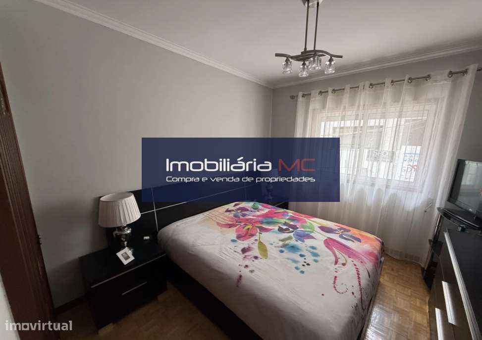 Apartamento T2 com terraço, junto à Avenida da República-10