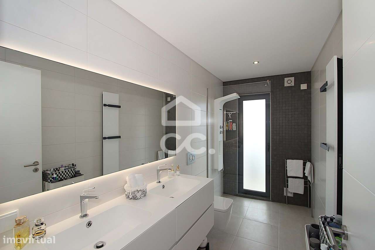 Moradia T3 com piscina, terraço e garagem ampla em Alcantarilha-14