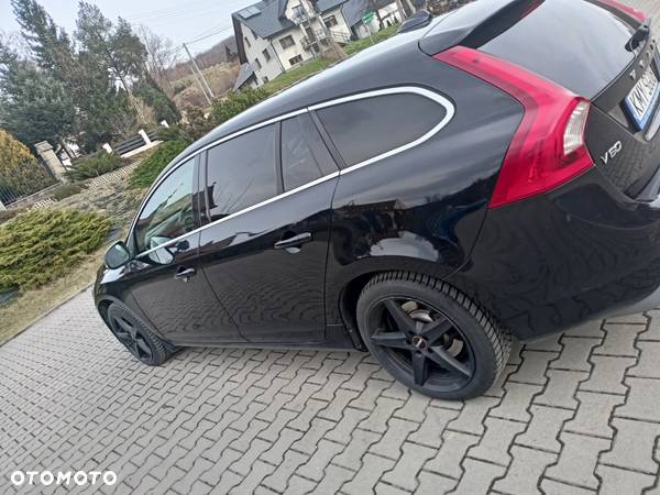 Volvo V60 D3 R-Design - 2