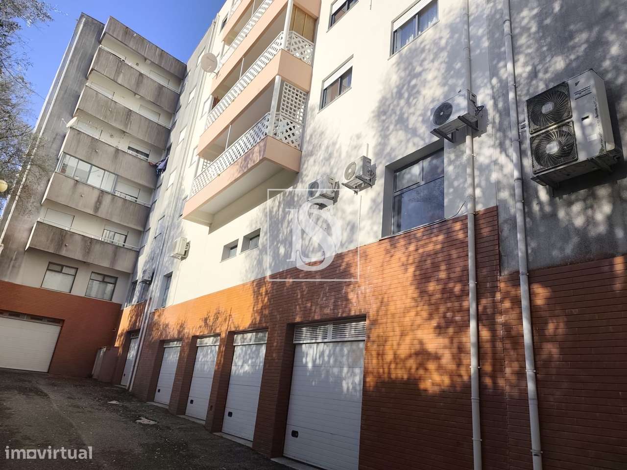 Espaço Comercial com autorização para Habitação | Zona Alta de Torres-11