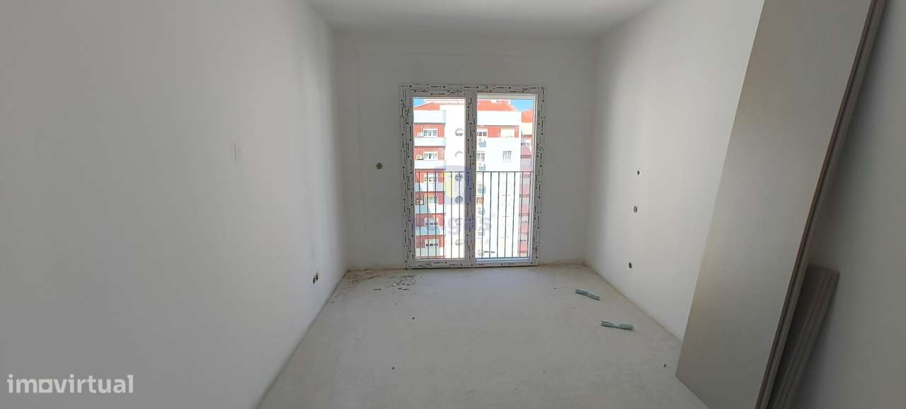 T3 Novo em Santa Marta do Pinhal com Parqueamento - Corroios-31