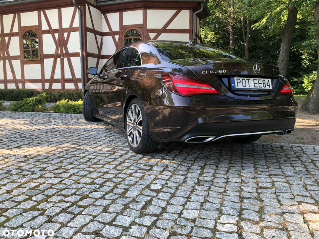 Mercedes-Benz CLA 250 4Matic 7G-DCT UrbanStyle Edition - 16
