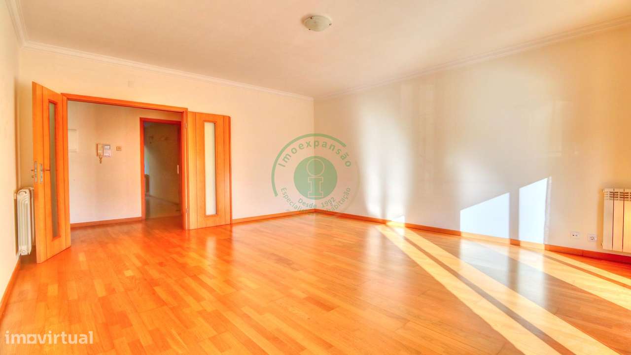 Apartamento T3 com 2 Garagens-7