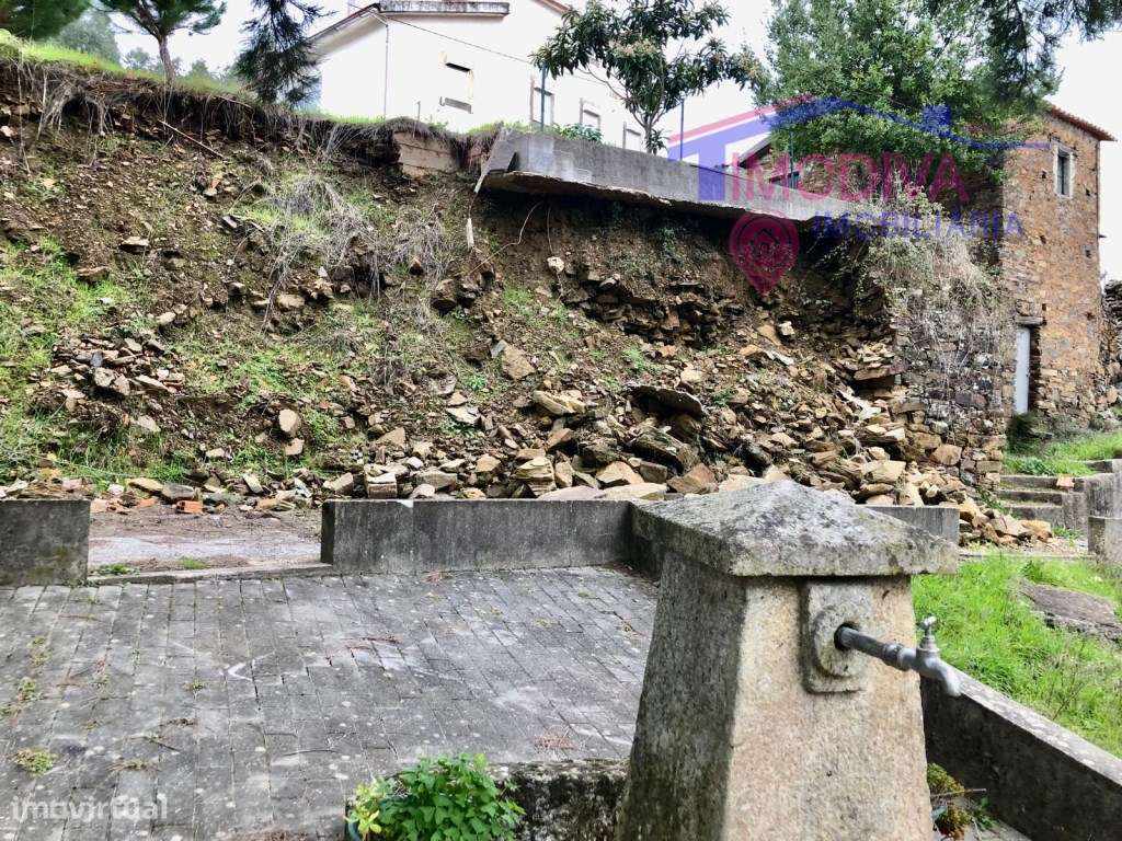 Casa típica de pedra em Castanheira de Pera-13