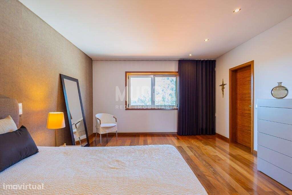 Excelente moradia geminada T4 em Santa Maria da Feira-20