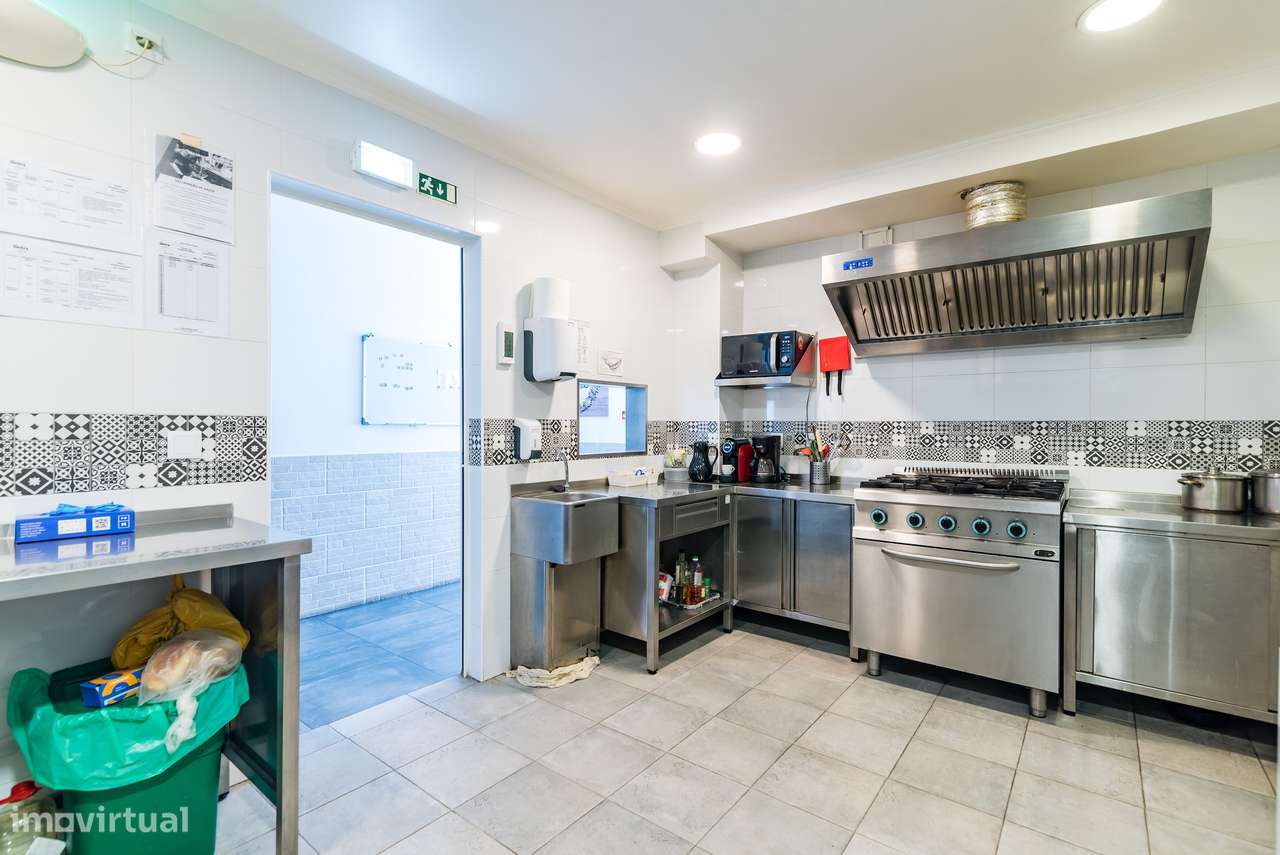 Moradia Espaçosa com Terreno, Vista Desafogada e Excelente Conforto - Grande imagem: 4/23