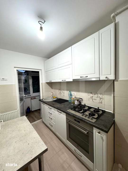 Apartament de vanzare, cu 3 camere, decomandat, etaj 1, zona Tractorul - Imagine principală: 5/8