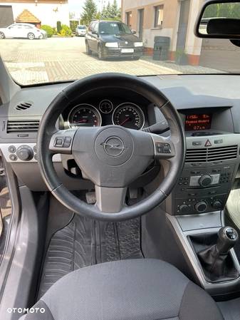 Opel Astra III GTC 1.6 Enjoy - 11