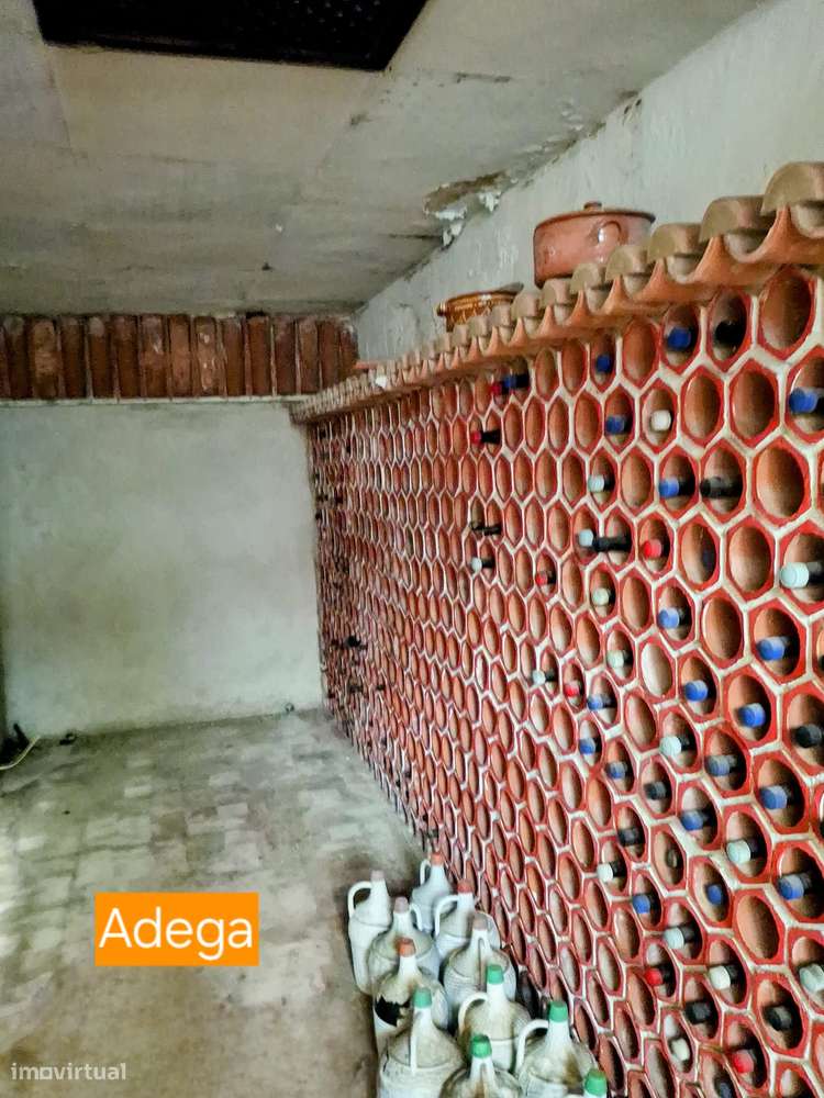 2 MORADIAS Independentes T6 e T1 com , Garagem, Jardim, Terreno ,Adega-33