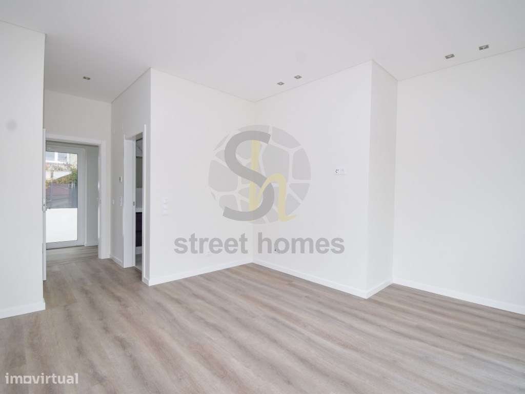 Moradia Nova V4 no Centro da Parede-30