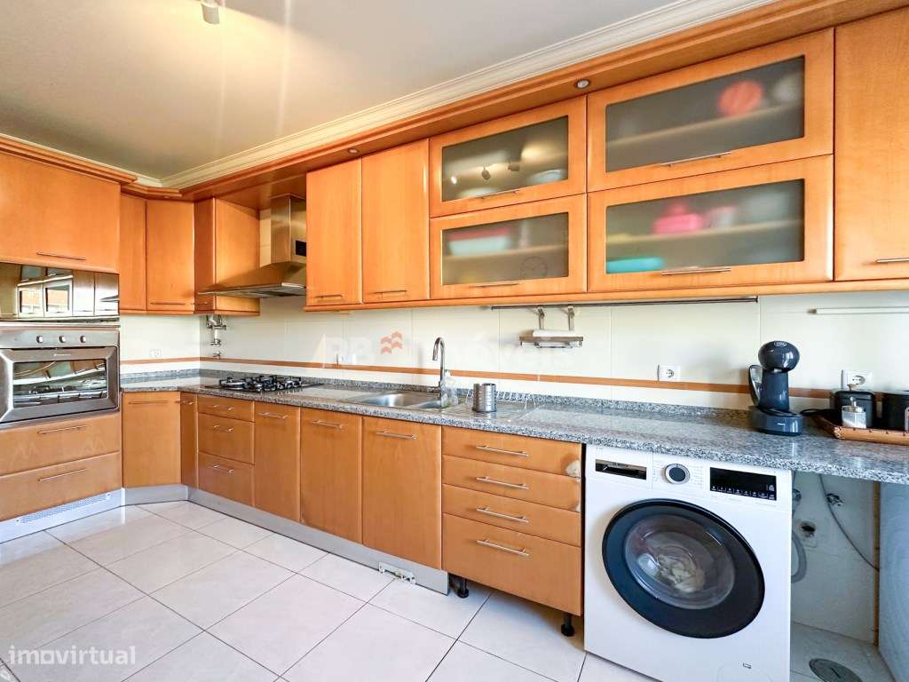 Apartamento T3 c/ Garagem, Sótão e 2 Varandas - Santarém-32