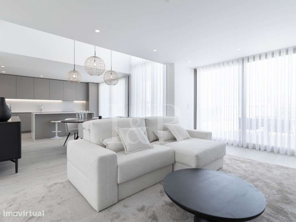 Moradia isolada T4 com jardim e piscina em Fontanelas, Sintra - Grande imagem: 1/58