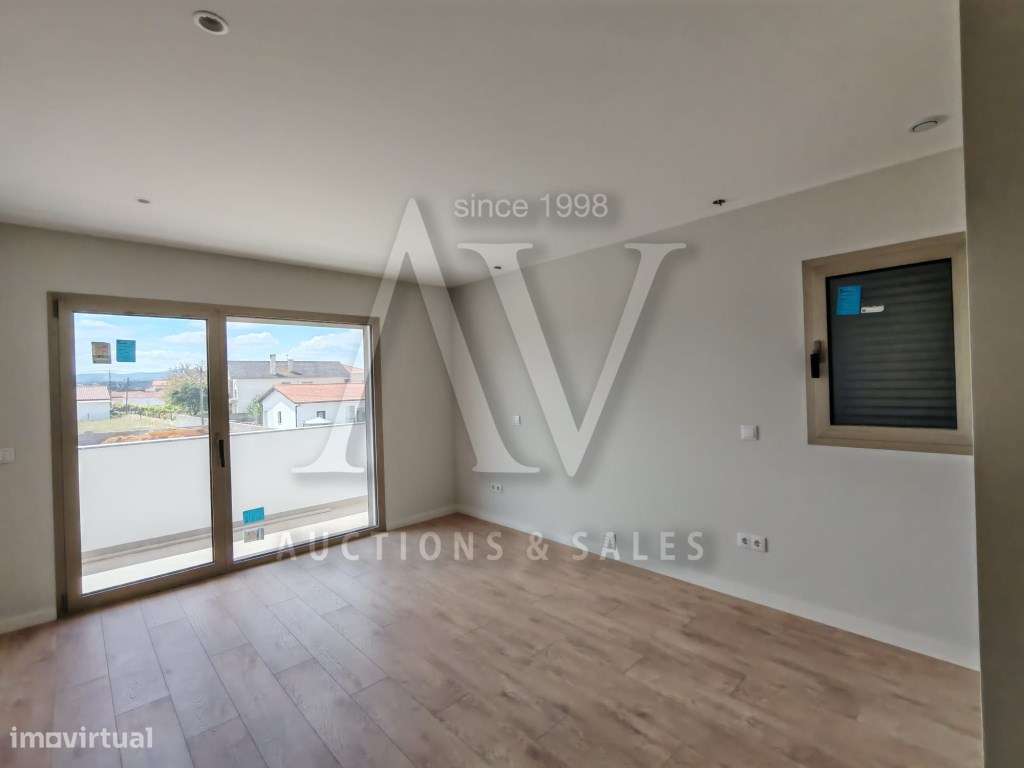 MORADIA V3+1 || Batalha || 294,50 m2 de construção-35