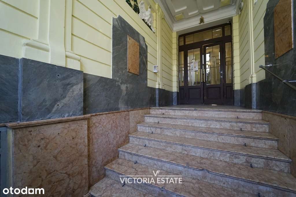 Duży apartament w pięknej kamienicy przy parku-12