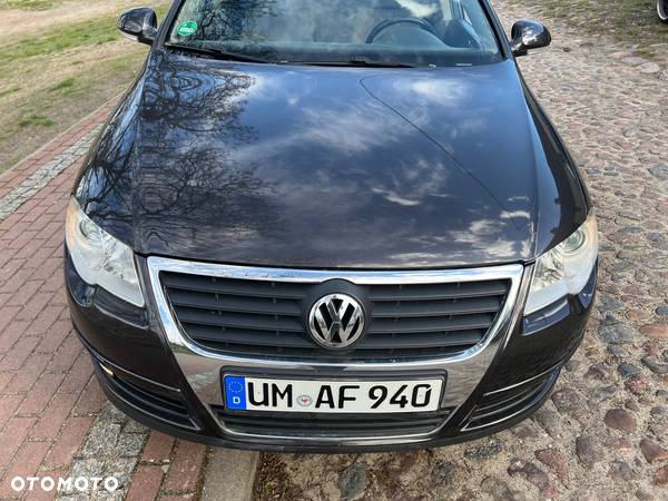 Volkswagen Passat 1.6 Comfortline - 2