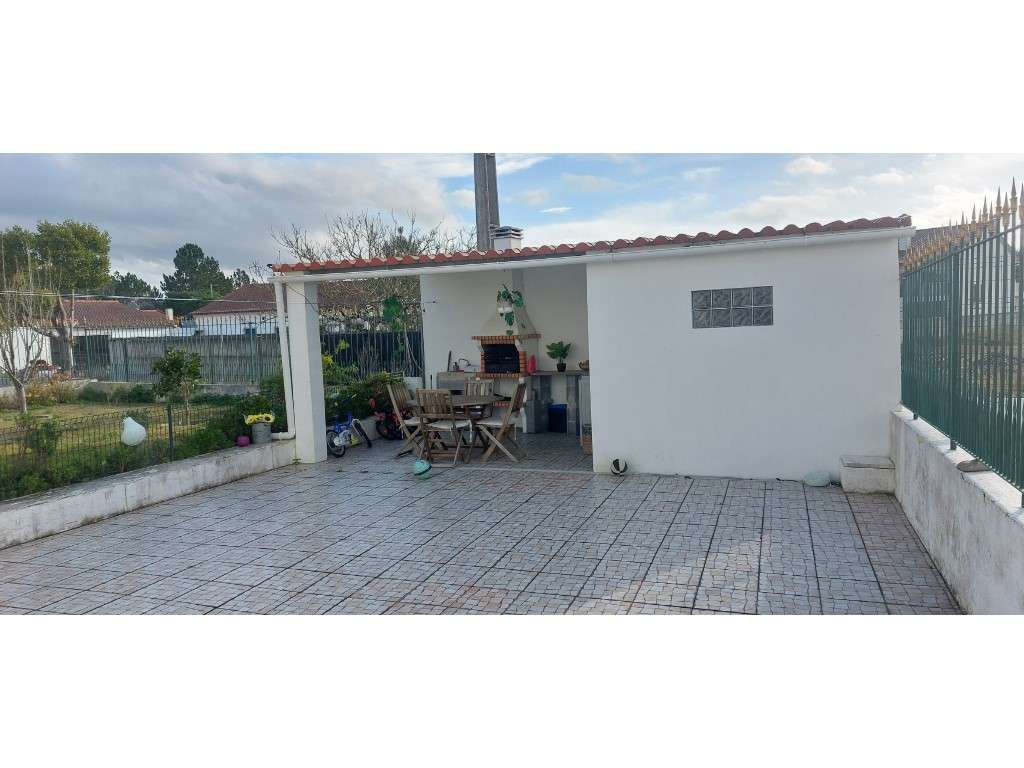Moradia T4 individual em Vieira de Leiria-26