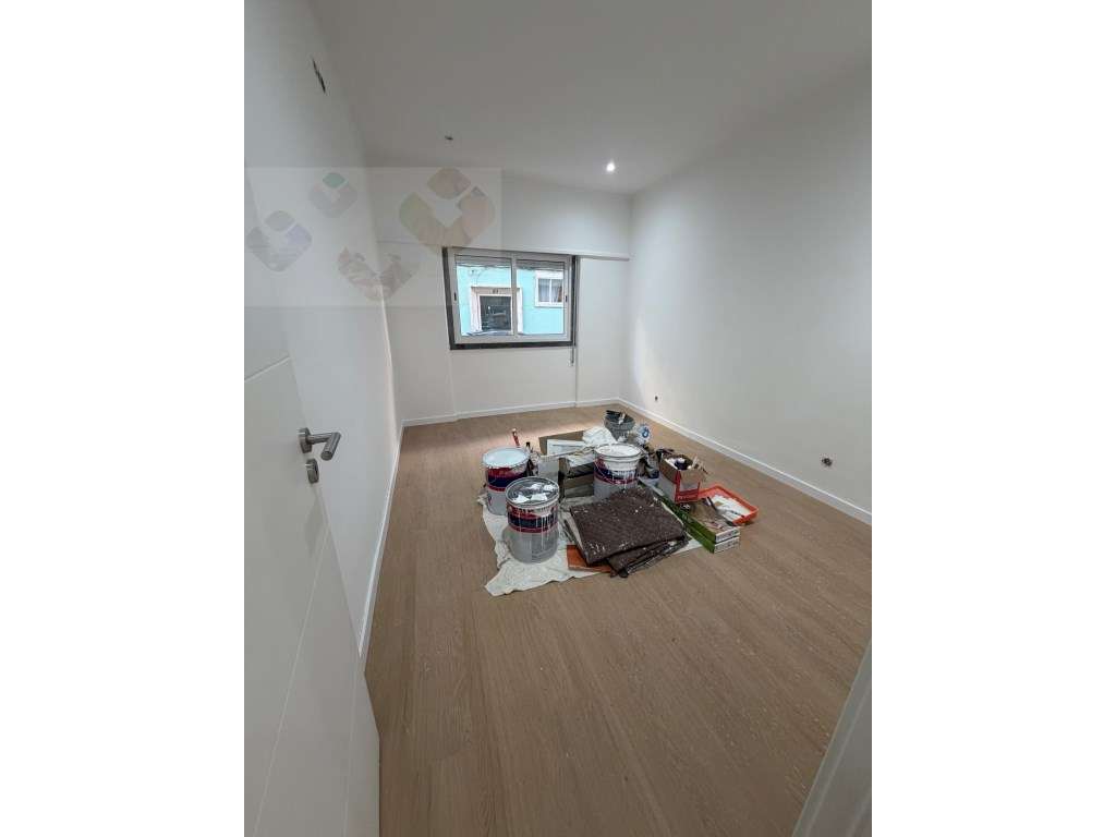 Excelente T3 em R/CHÃO com TERRAÇO DE 40M2 - Grande imagem: 4/19