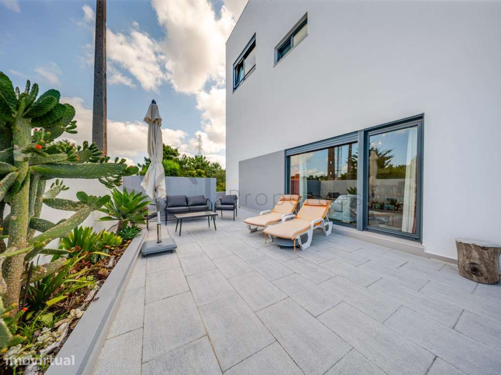 Moradia com piscina nas Quintinhas-48