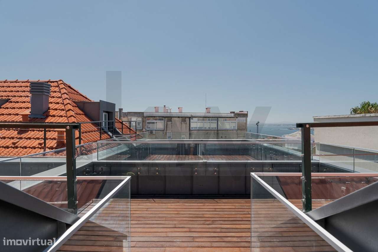 Apartamento Duplex T2+1 com Garagem e Terraço na Estrela-29