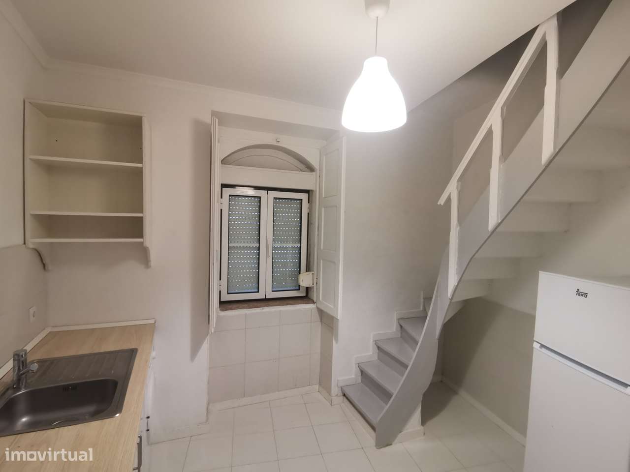 T1 com terraço, cozinha separada, preço acessível - Grande imagem: 2/14