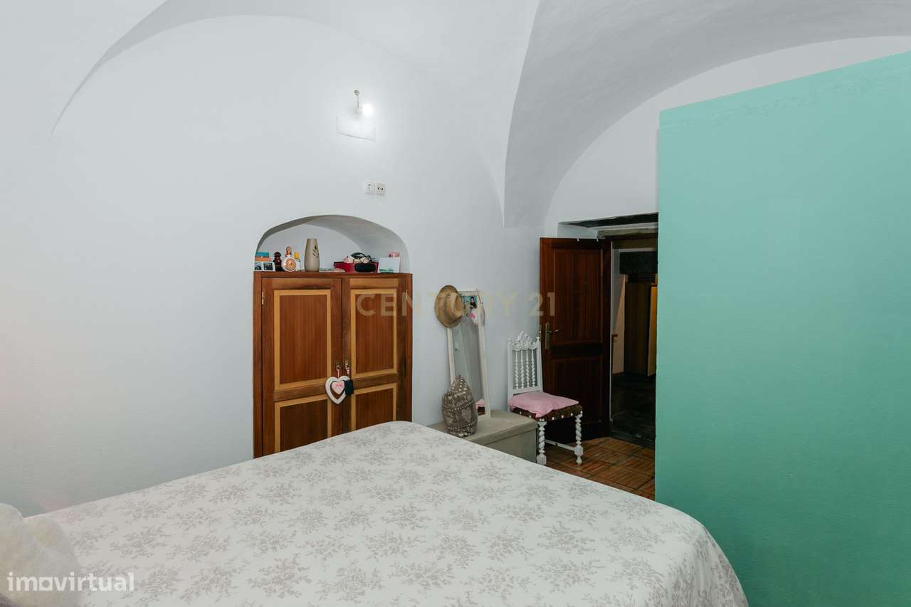 Rés-do-Chão de Moradia T4 com 4 suítes no centro de Mourão - Alentejo-10