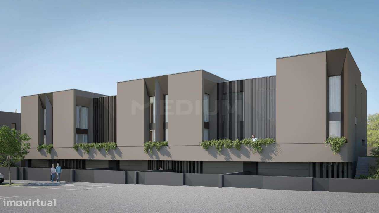 Moradia de luxo T4, três frentes em fase final de construção-0