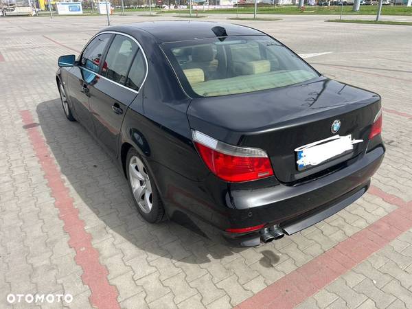 BMW Seria 5 520i - 4