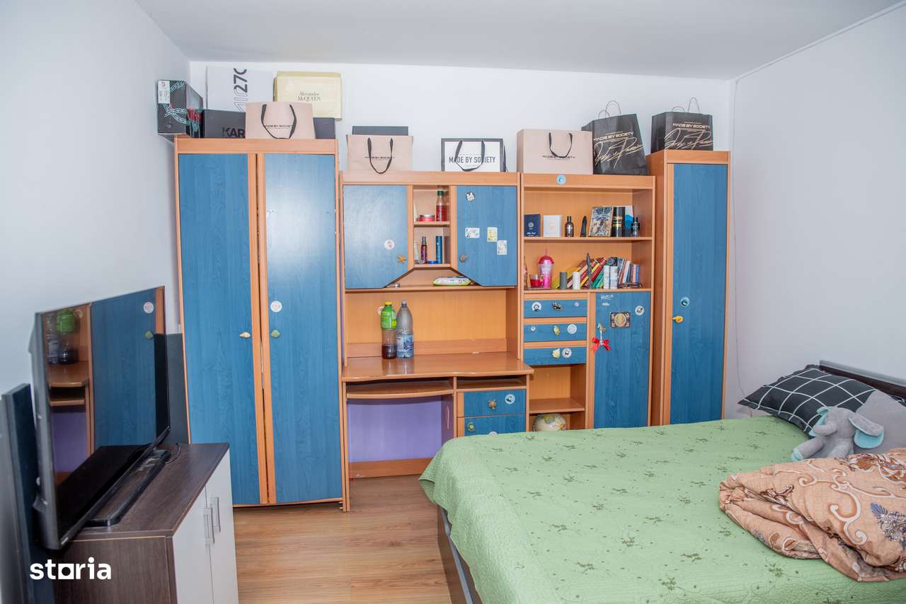 Apartament cu 3 camere în Apărătorii Patriei-15
