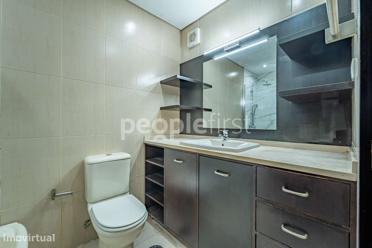 Apartamento T3 Remodelado com Terraço de 85m² – Rua de Murjães, Gon...-12