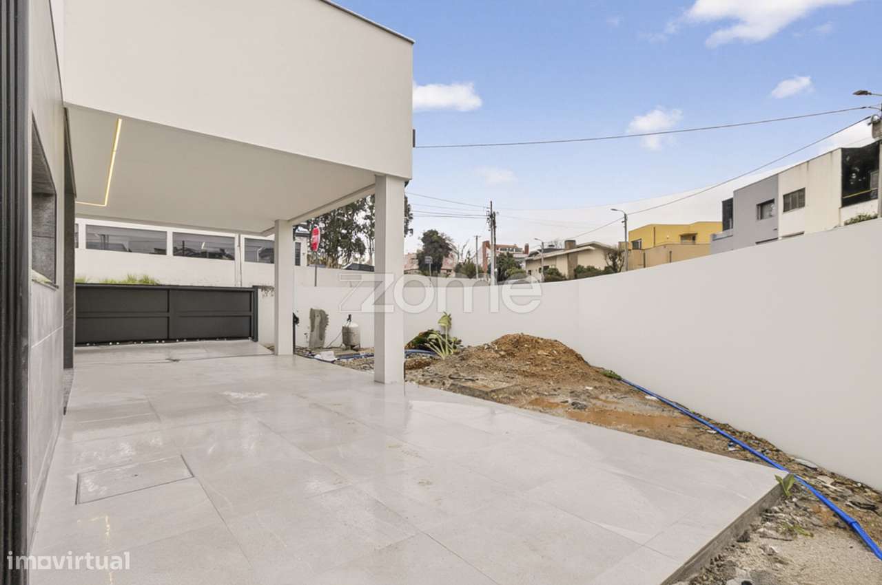 Moradia T5 com piscina na praia da Madalena - Grande imagem: 4/45