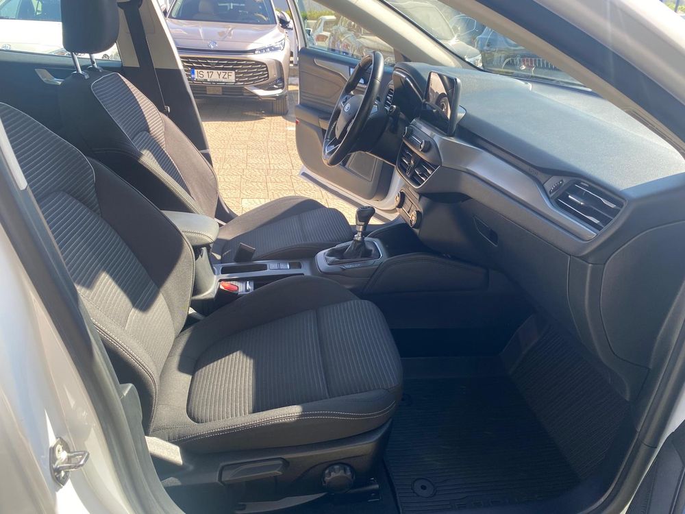 Ford Focus - foto 9