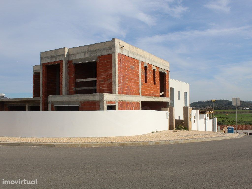 Lote para Moradia T4 construção com conceito chave na mão...