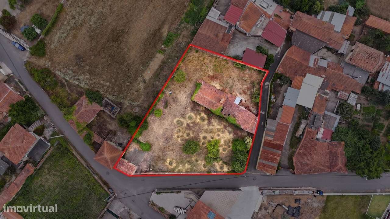 Terreno com 1350m2 e 42m de Frente na Branca – Ideal para 3 Moradias o-6