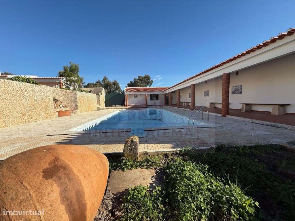 Moradia individual com anexos, piscina, armazéns e terreno - Grande imagem: 2/20