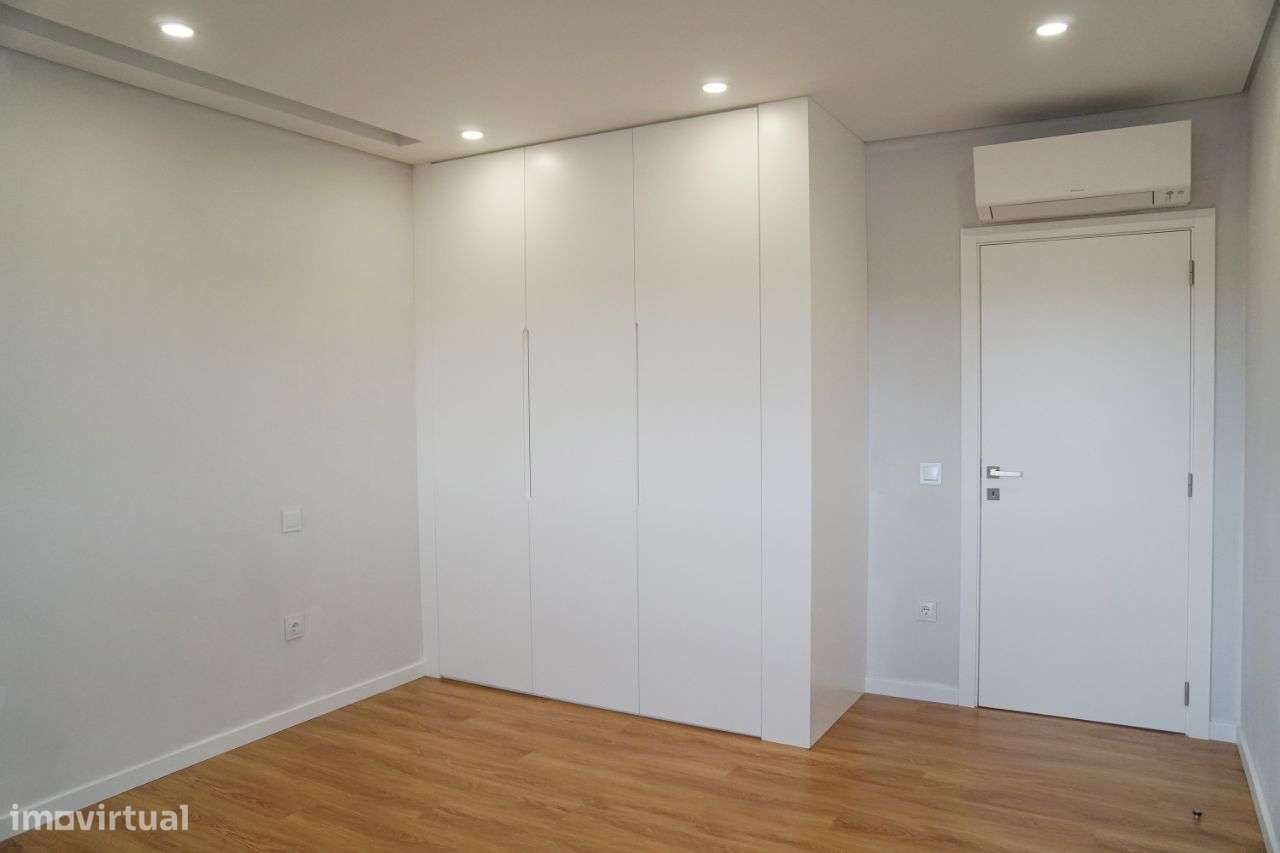 APARTAMENTO T4+1 no CENTRO de Oliveira de Azeméis-18