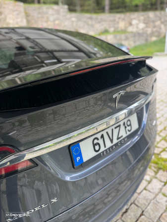 Tesla Model X 75D - 13