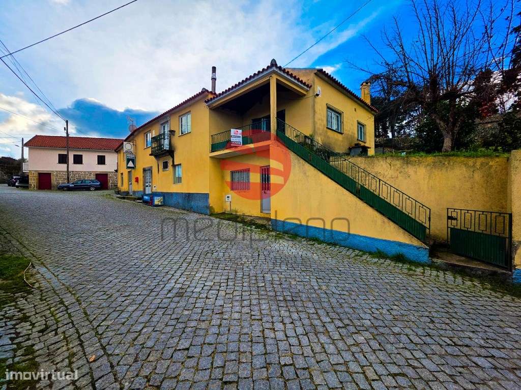 MORADIA T8 C/ LOGRADOURO, COMÉRCIO E TERENO-1