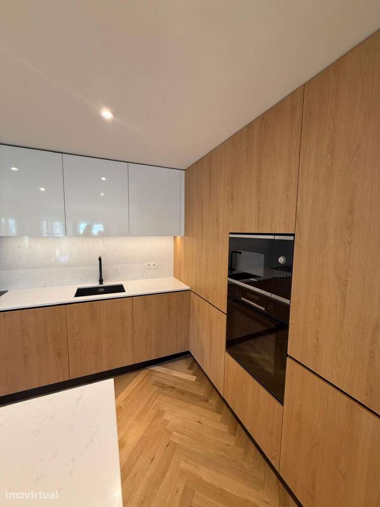 Apartamento T5 com estacionamento, Avenidas Novas, Lisboa - Grande imagem: 3/23