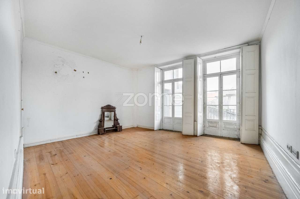 Prédio no Bonjardim com Projecto aprovado | 4 fracções - Grande imagem: 5/25